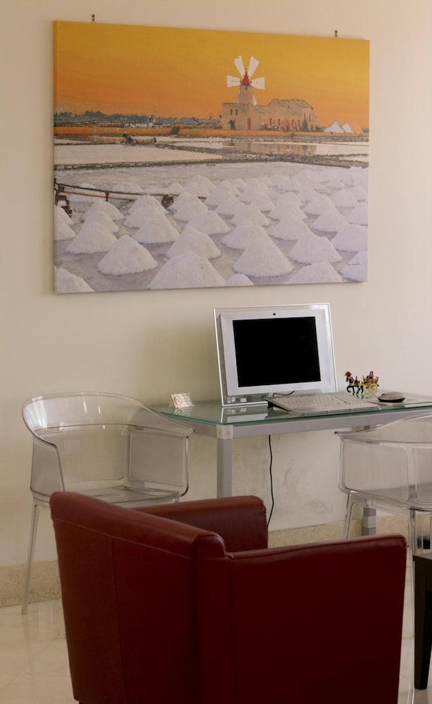 Hotel Tiziano Τράπανι Εξωτερικό φωτογραφία